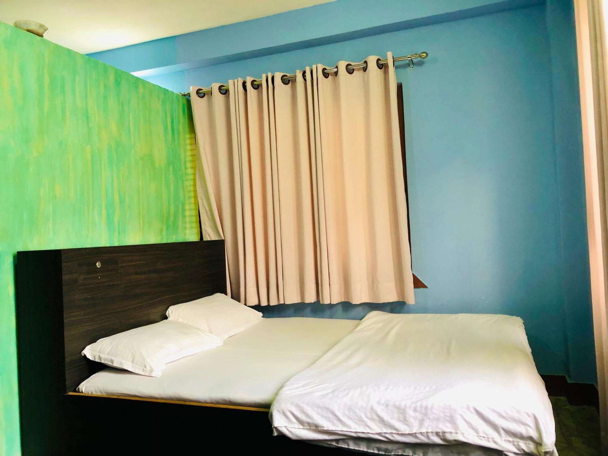 Sara'S Backpackers Hotel カトマンズ エクステリア 写真