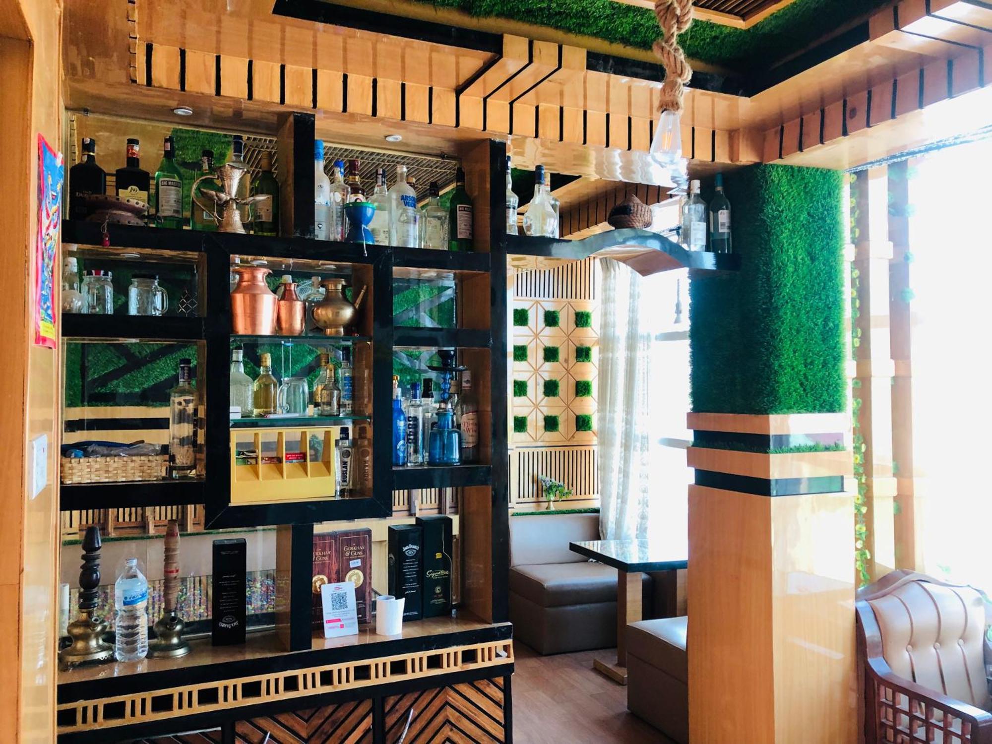 Sara'S Backpackers Hotel カトマンズ エクステリア 写真